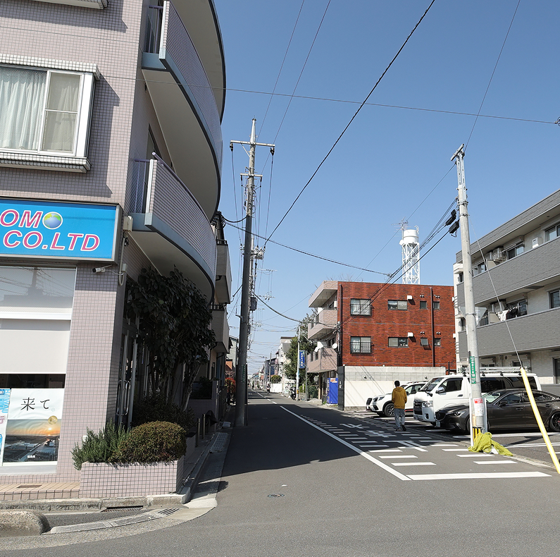 すぐにまた左折します